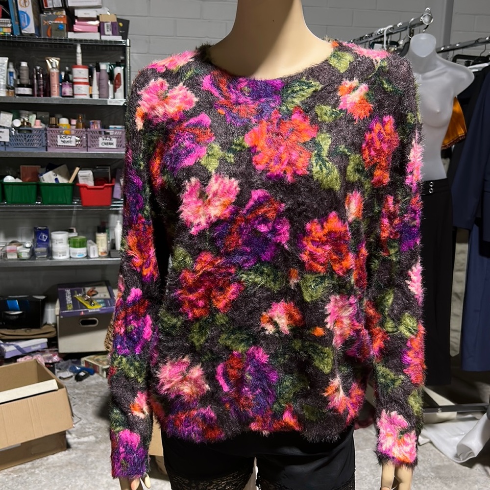 NWT Anthropologie soft fuzzy floral sweater - size: M